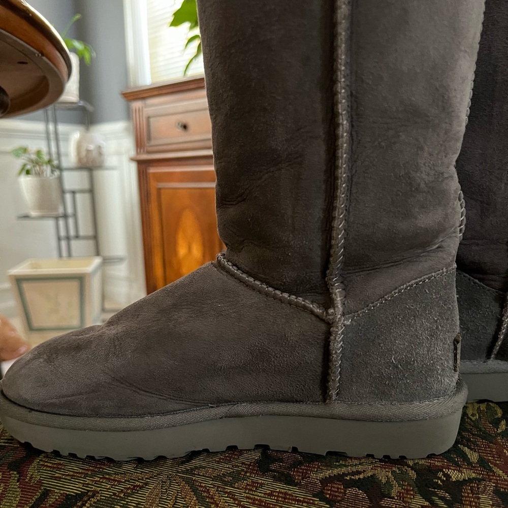 UGG Women's Bailey Button Triplet - Picture 7 of 14